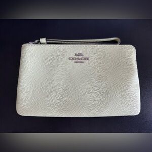 Large Corner Zip wristlet!